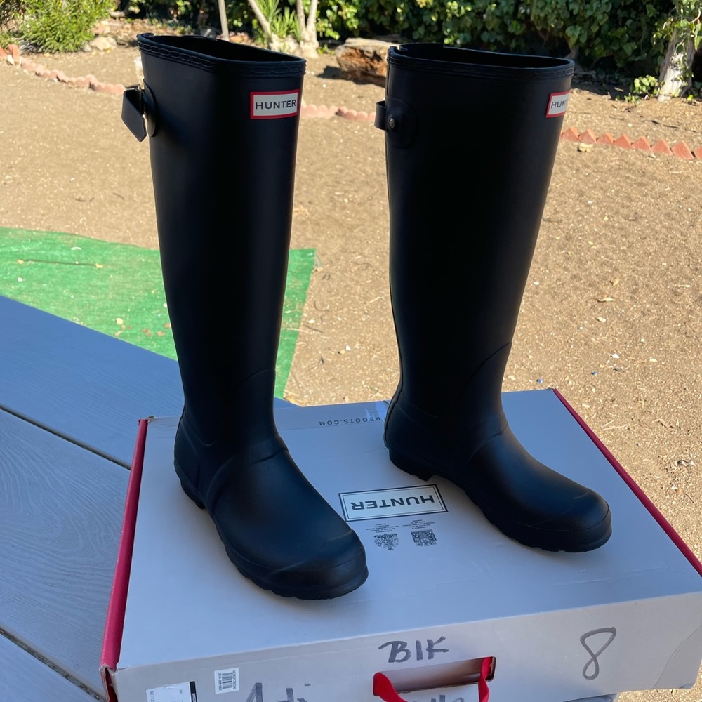Hunter Boots, black matte, size 8
